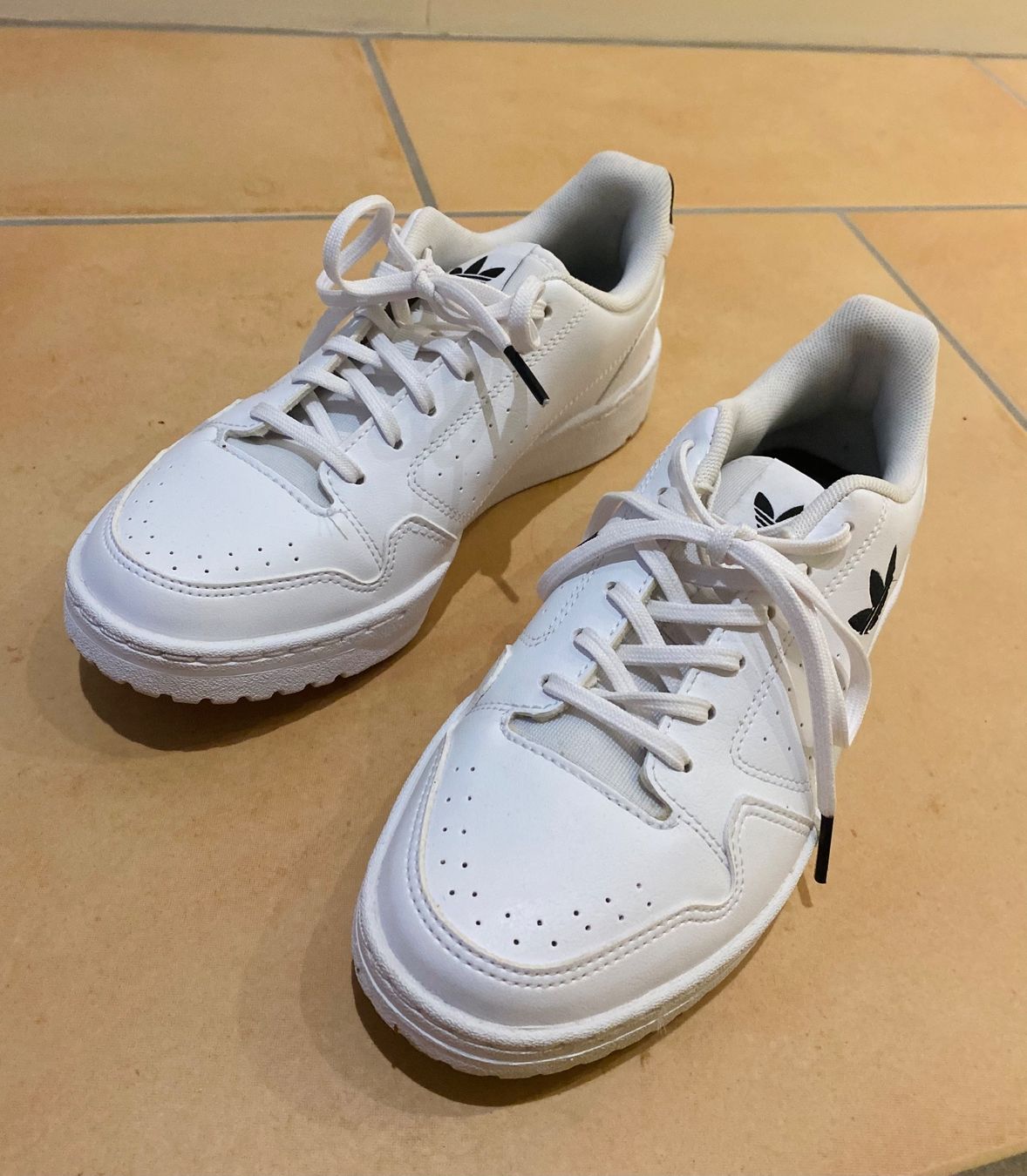 Adidas Chaussures femmes: Adidas, Grösse 36 2/3 – Neuf (Voir description) à Regensdorf par liv_rts6 1