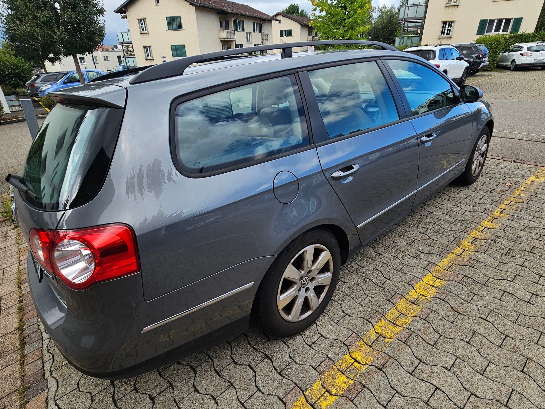 VW Autos: VW Passat Var. 2.0 TDI – Défectueux à Hombrechtikon par Karfit 1