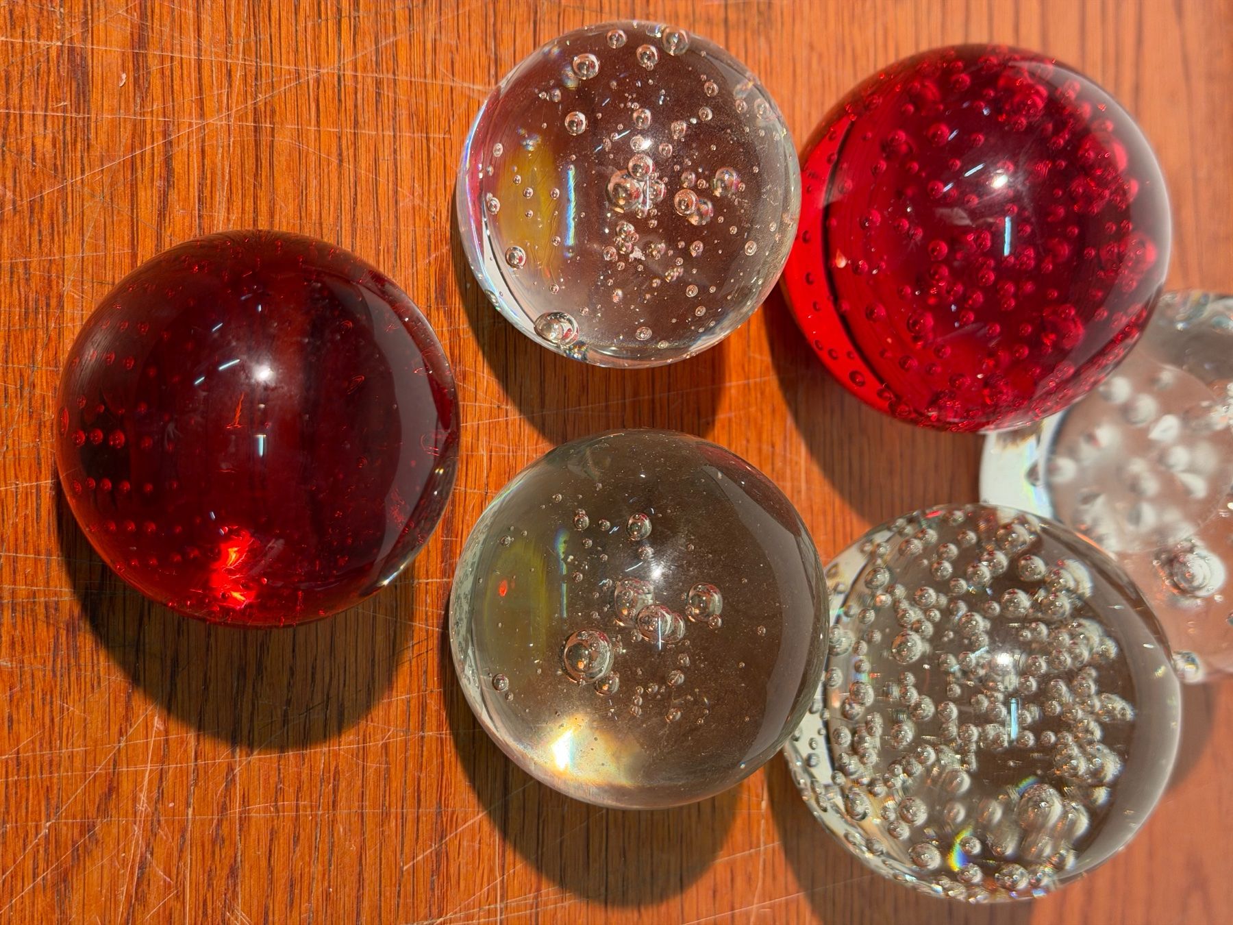 Bicchieri: Glass Paperweights 6 Pieces Red Clear Bubbles Collection – Usato da Lausanne venduto da artnouveau05 5