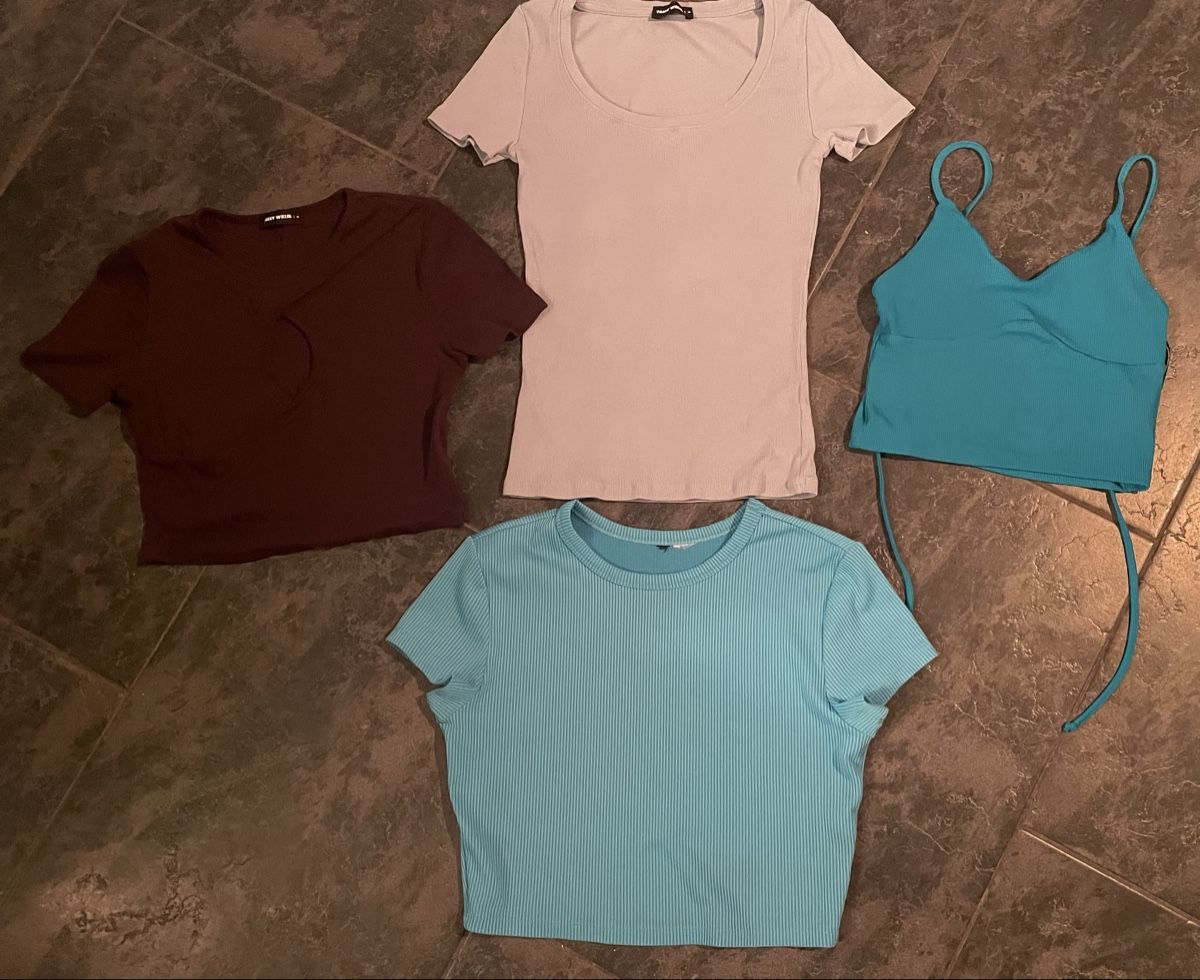 T-shirt: 4 Oberteile – Usato da Mettmenstetten venduto da sde_mnv2