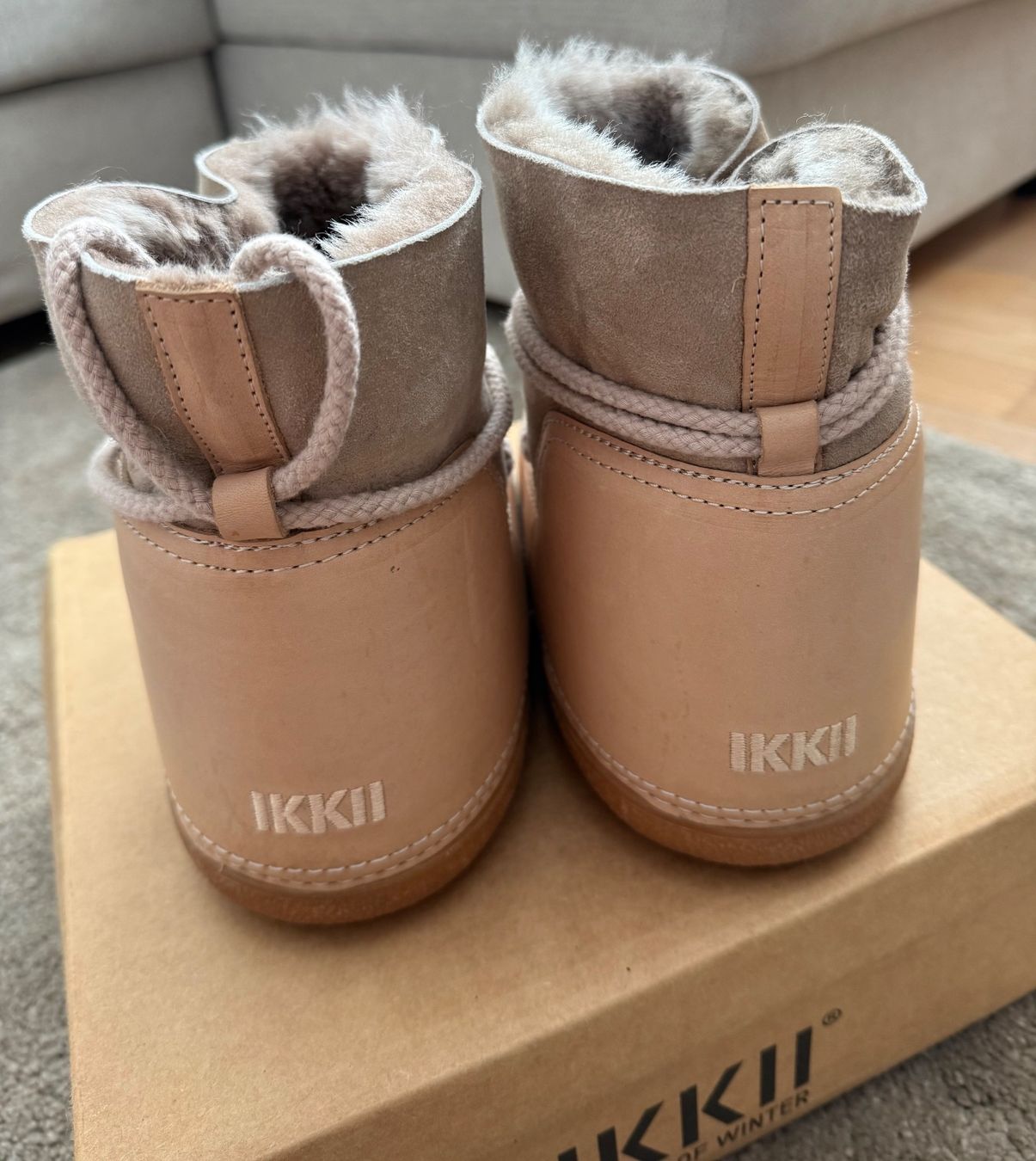 Scarpe da donna: IKKII Beige Boots Damen Lammfell Futter 41 – Usato da Beromünster venduto da Barbraa 4