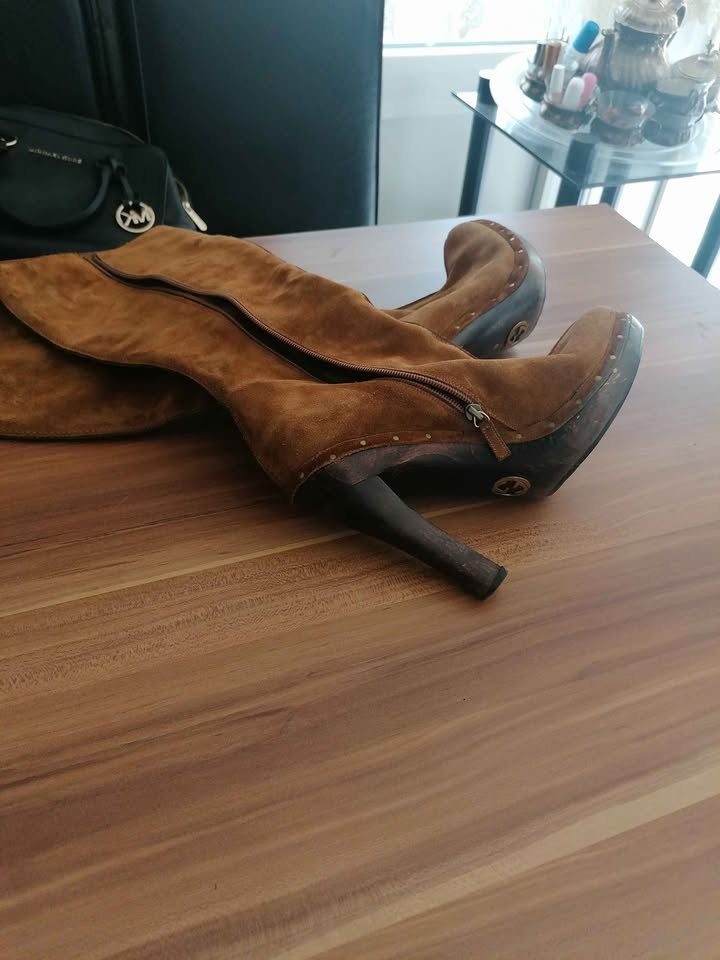 Gucci Scarpe da donna: Bottes GUCCI, hautes en daim marron, taille 41 – Usato da Bern venduto da Balharbour 5