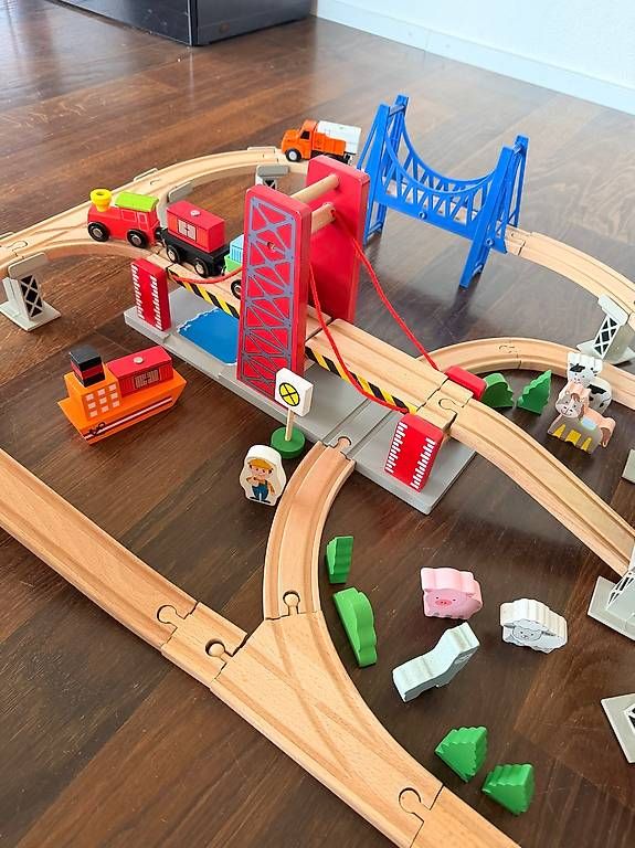 Giocattoli: Holzeisenbahn und Strassen Set – Usato da Beringen venduto da wik_9xdy 1
