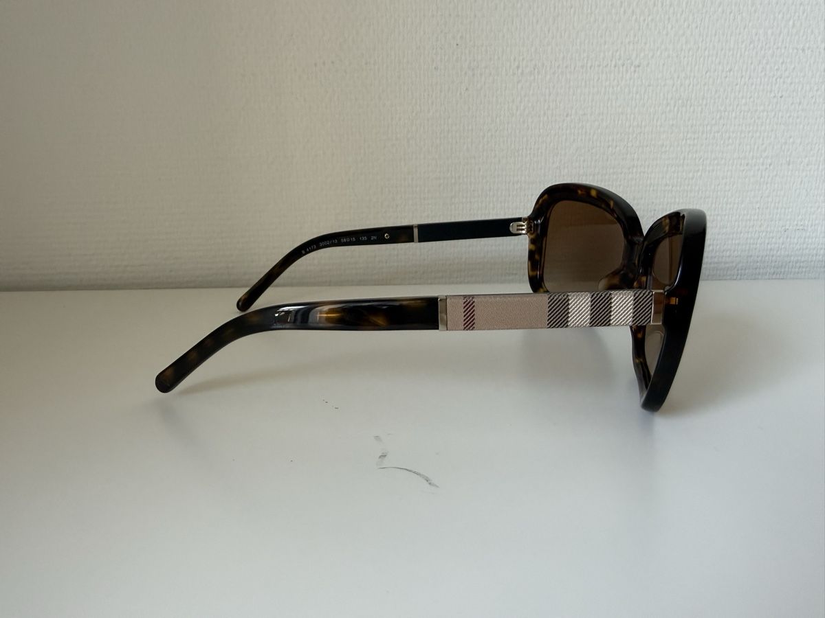 Burberry Occhiali & Lenti: Burberry Sonnenbrille Tortoise mit Check-Muster – Usato da Genève venduto da mimi479247 1