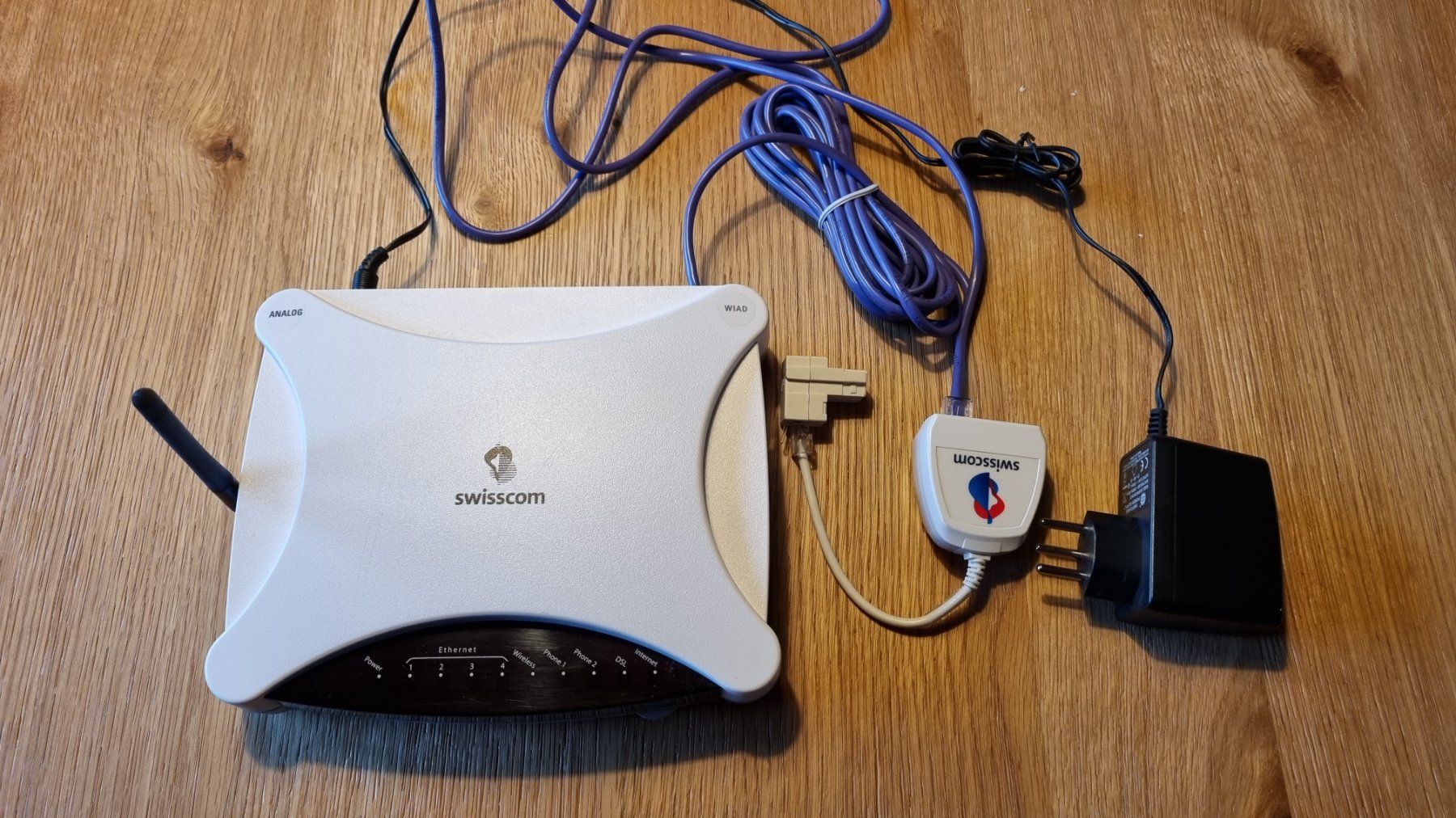 Modems & Router: Motorola modem router Analogique DSL WiFi – Gebraucht aus Couvet von Mima0077 1