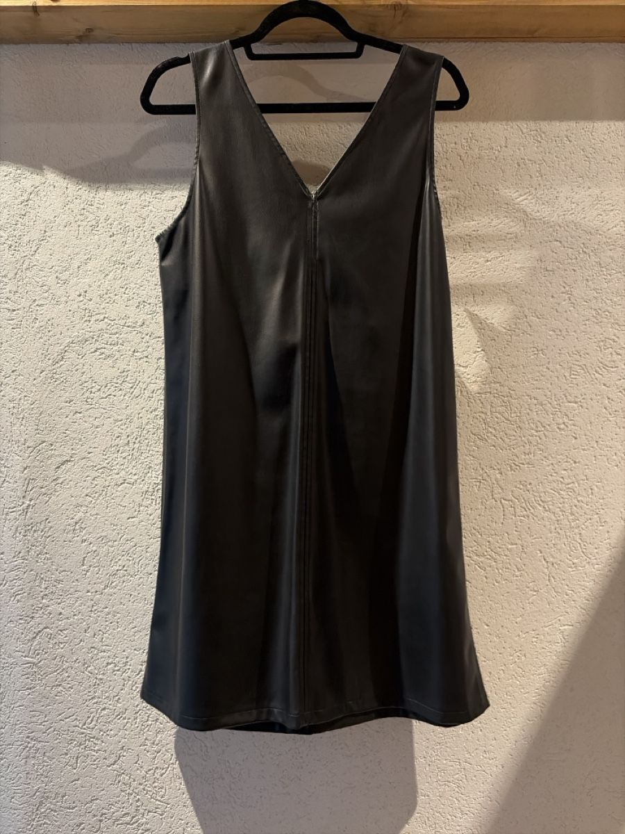 Benetton Vestiti: Robe NEUVE Benetton effet cuir noir taille M – Nuovo (secondo la descrizione) da Evionnaz venduto da kat_nv9f 2