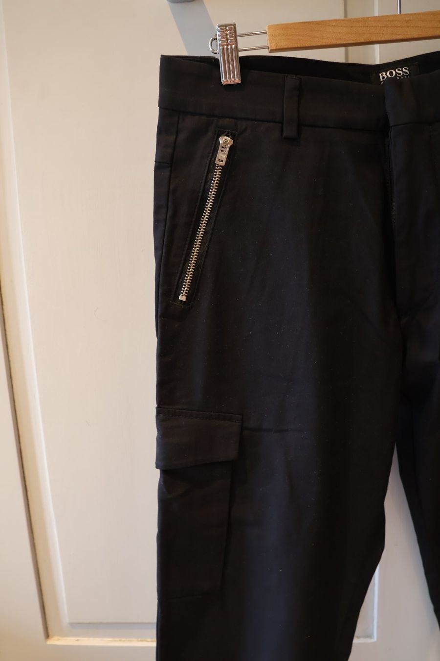 Hugo Boss Pantaloni: Hugo Boss Cargo-Hose schwarz – Usato da Winterthur venduto da jul_v9wx 1