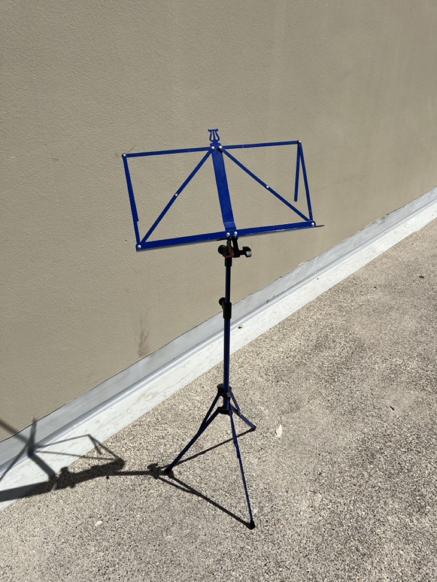 Strumenti musicali: K&M Notenständer blau – Usato da Basel venduto da oosummerrainoo