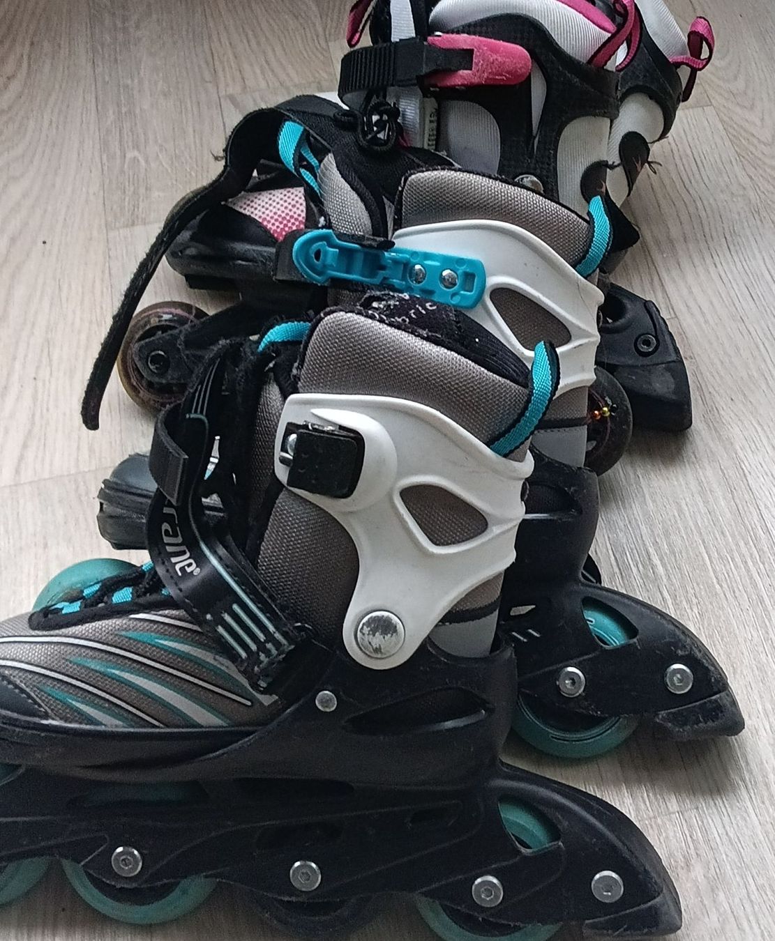 Inline-Skating & Rollschuhe: Inline Skates Set verstellbar Grösse 29-33 – Gebraucht aus Volketswil von fipo_81