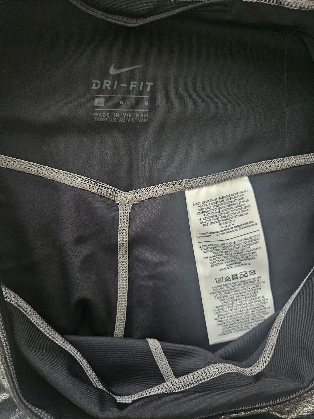 Nike Leggings: Nike Glitzer Leggings silber Gr.L – Usato da Muri AG venduto da Corina99 1