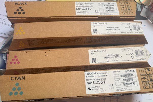 Ricoh Cartucce per stampanti & toner: Toner  Ricoh  MPC 2551 – Nuovo e nell'imballaggio originale da Granges-Marnand venduto da Zonkofloyd