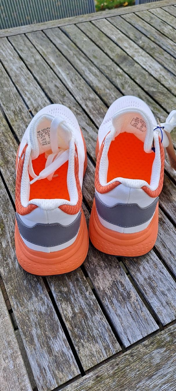 Herrenschuhe: Sneaker Damen / Herren Gr. 41 – Neu (gemäss Beschreibung) aus Buch am Irchel von -mireli- 2