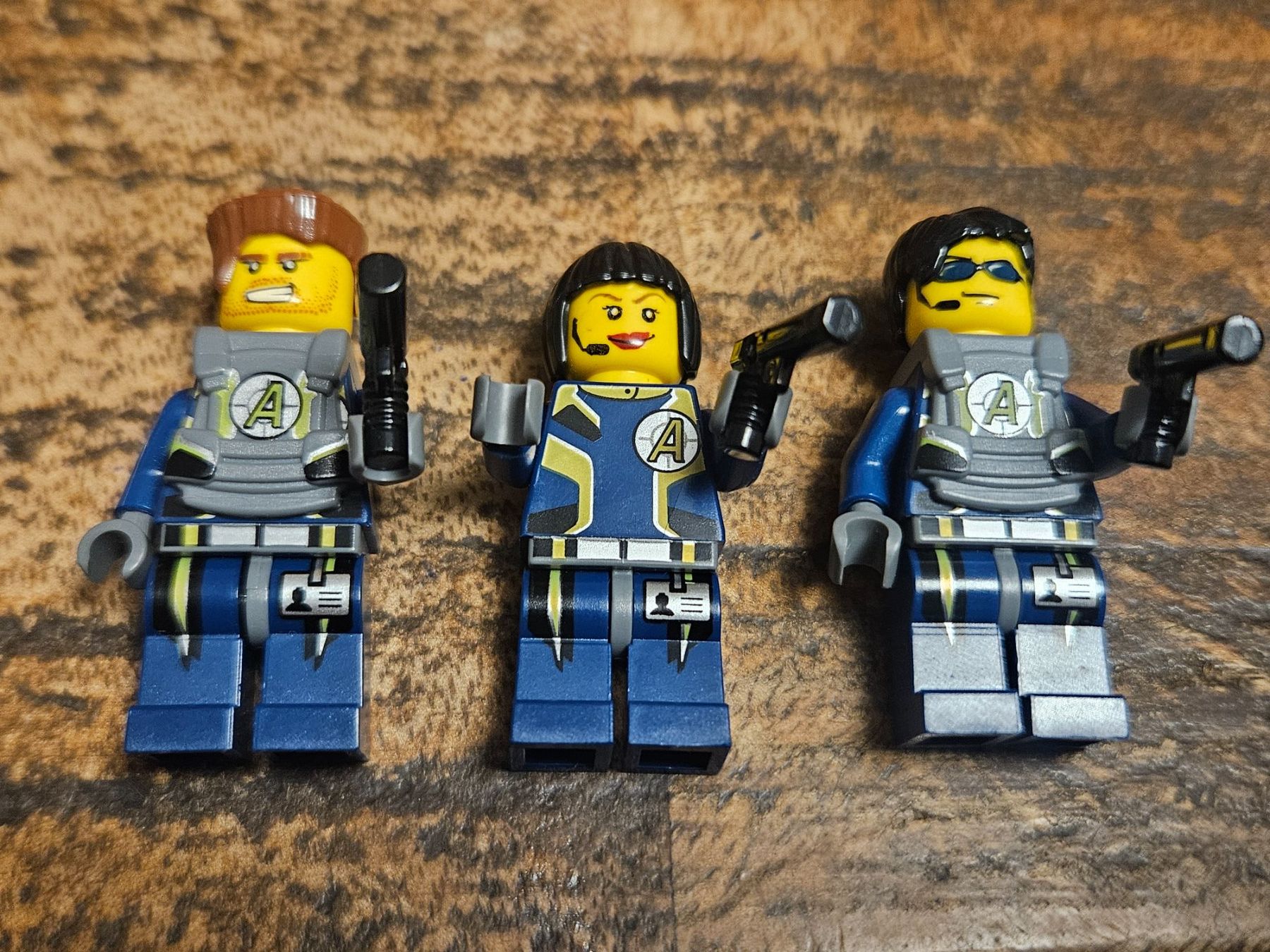 Lego Kit di costruzioni: lego lot de 3 figurines – Usato da Confignon venduto da Ecrofigs