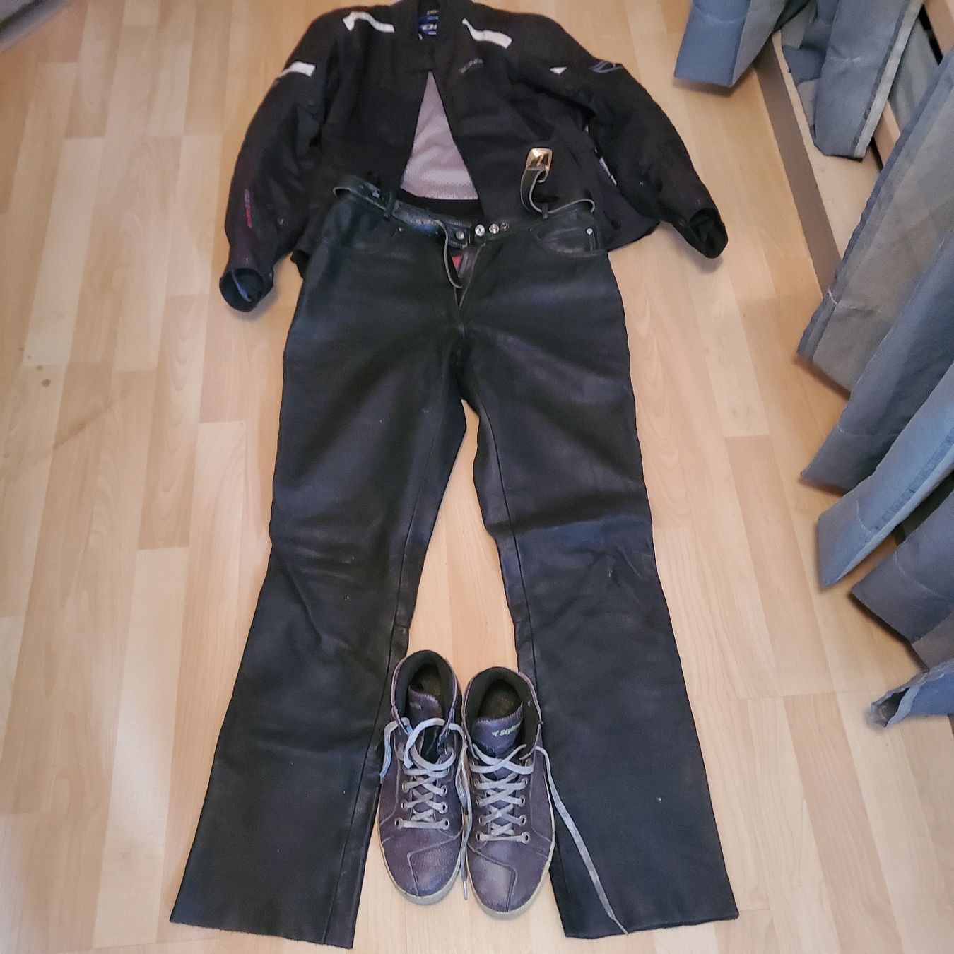 Lotti di vestiti: Motorrad Bekleidung Winter – Usato da Aeschi SO venduto da PiaR03 1