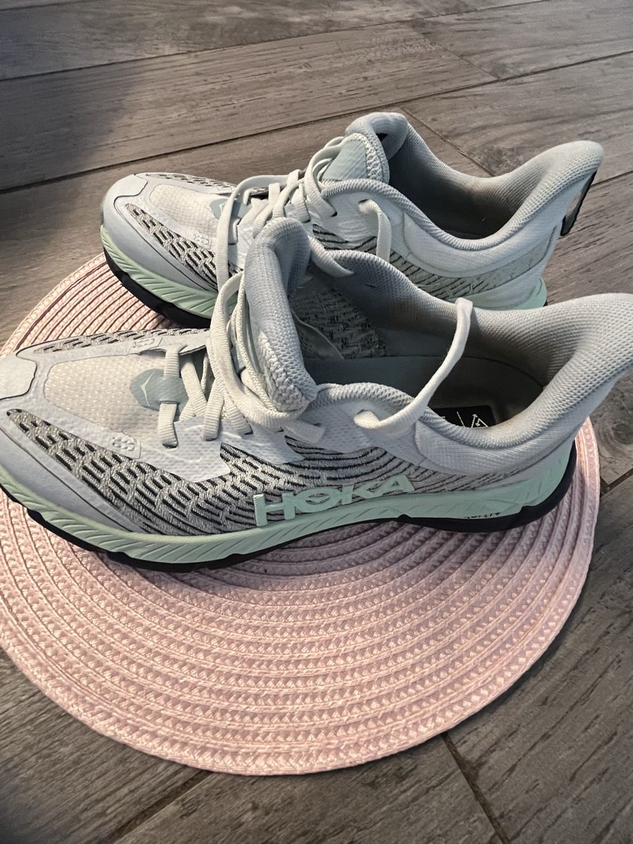 Hoka One One Scarpe da donna: Chaussures Hoka 37.5 – Usato da Saxon venduto da Marine11 4