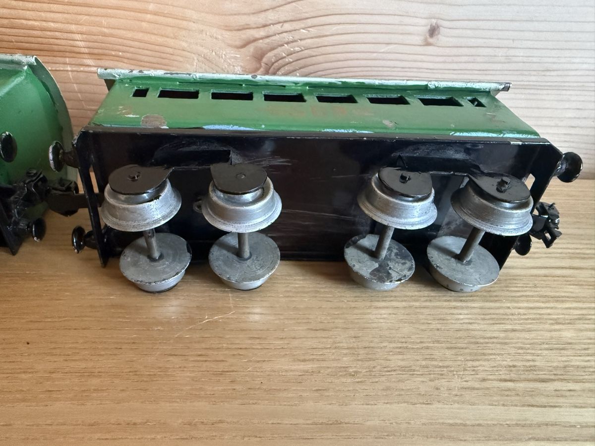 Modellini di ferrovie: 2 Eigenbau Personenwagen Spur 0 – Usato da Amden venduto da vipernatter 9