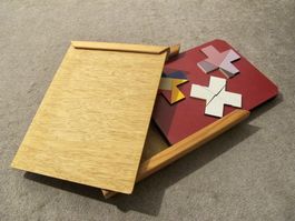 Holz Puzzle Kreuze Quadrate Geometrie Denk Spiel im Schuber