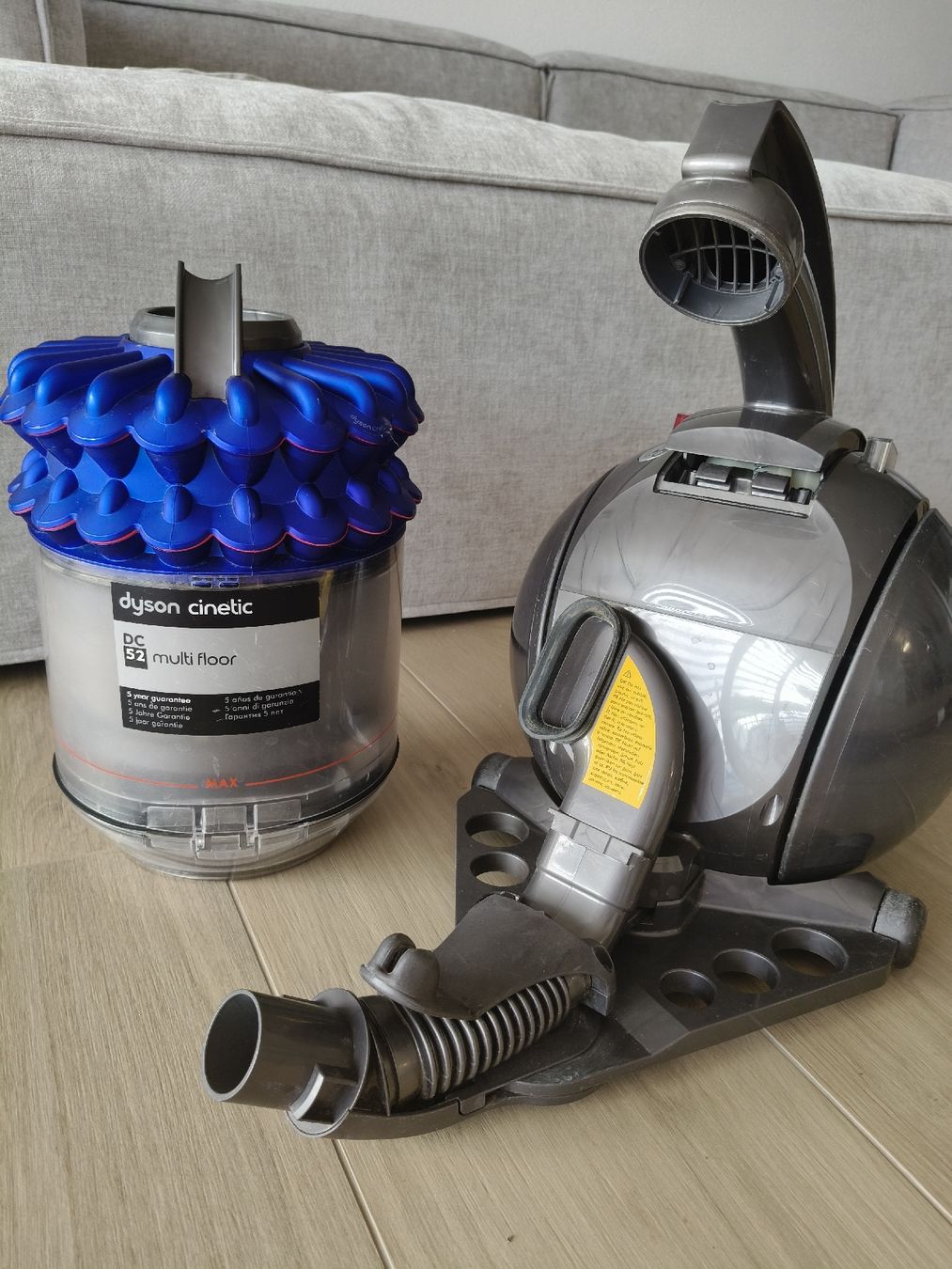 Dyson Aspirapolveri & Accessori: Dyson DC52 Multifloor Cinetic – Usato da Monthey venduto da lesaffairesdecamille 5