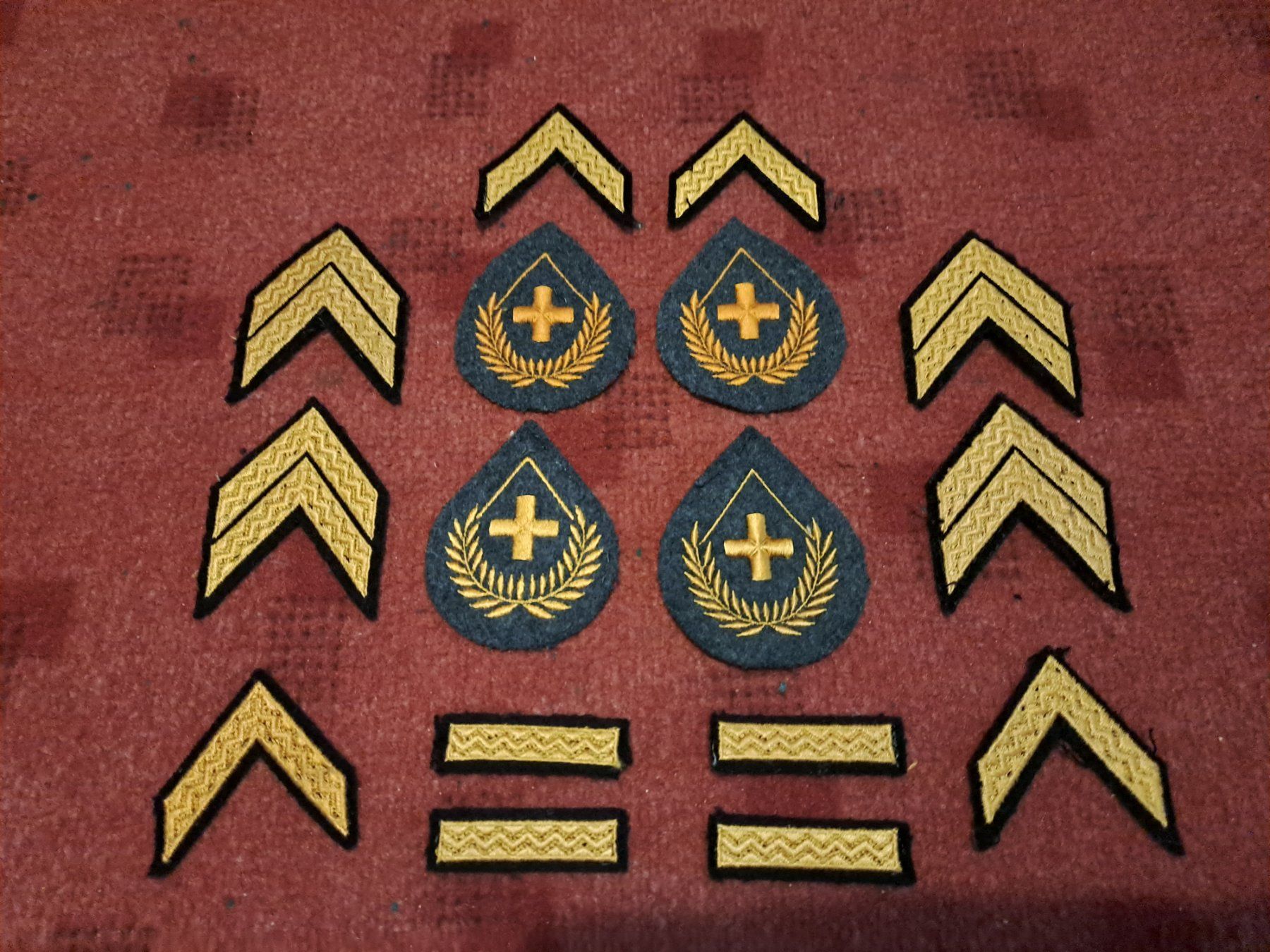 Schweizer Armee Uniformen: Lot von verschiedenen Rangabzeichen – Gebraucht aus St.Gallen von Infanteriewerk