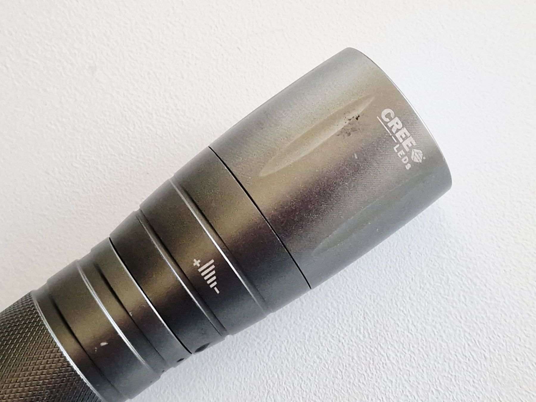 Lampade: Grosse hell und weit leuchtende LED Taschenlampe – Usato da Hallau venduto da CHACLA 1