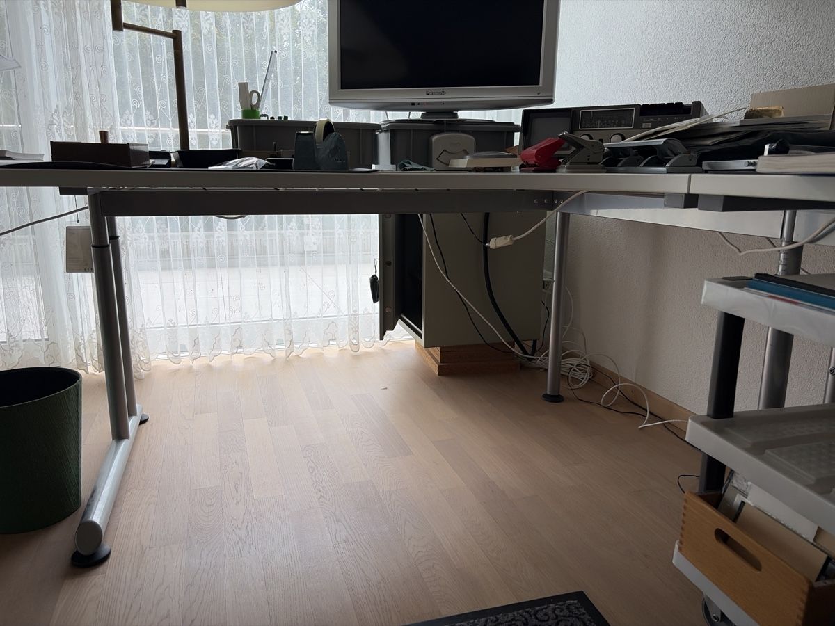 Bureaux: Eckschreibtisch – D'occasion à Märwil par tam_wrv6 2