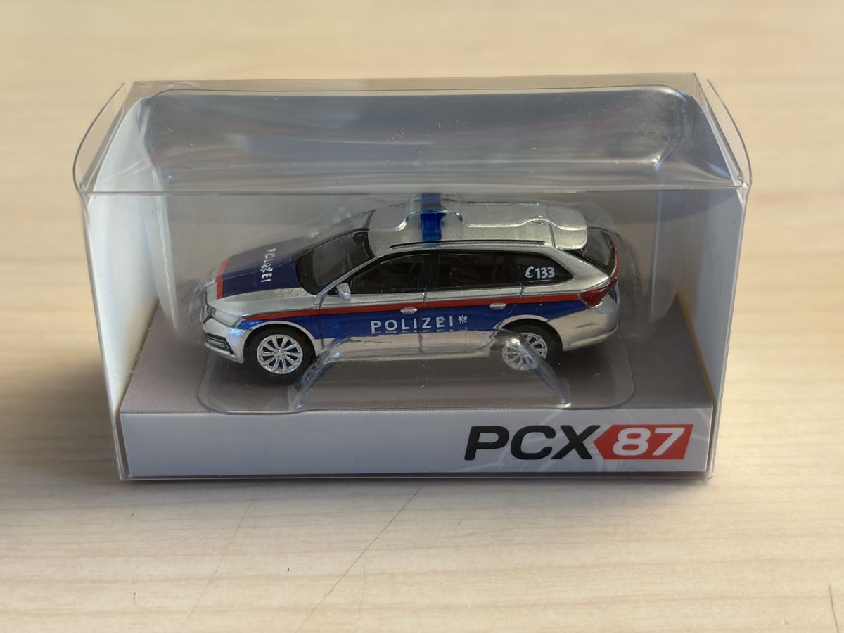 Brekina Modellini d'auto: Skoda Octavia IV Polizei – Nuovo e nell'imballaggio originale da Felben-Wellhausen venduto da Mobil01