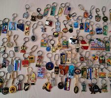 107 Schlüsselanhänger Sammlung aus aller Welt