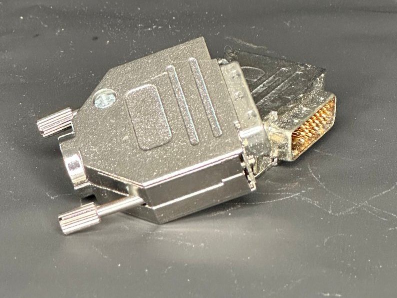 Elektronikbauteile: 2x D-Sub Gehäuse/Backshell Vollmetall, DA-15, Zink, TE – Gebraucht aus Kloten von Loears 1