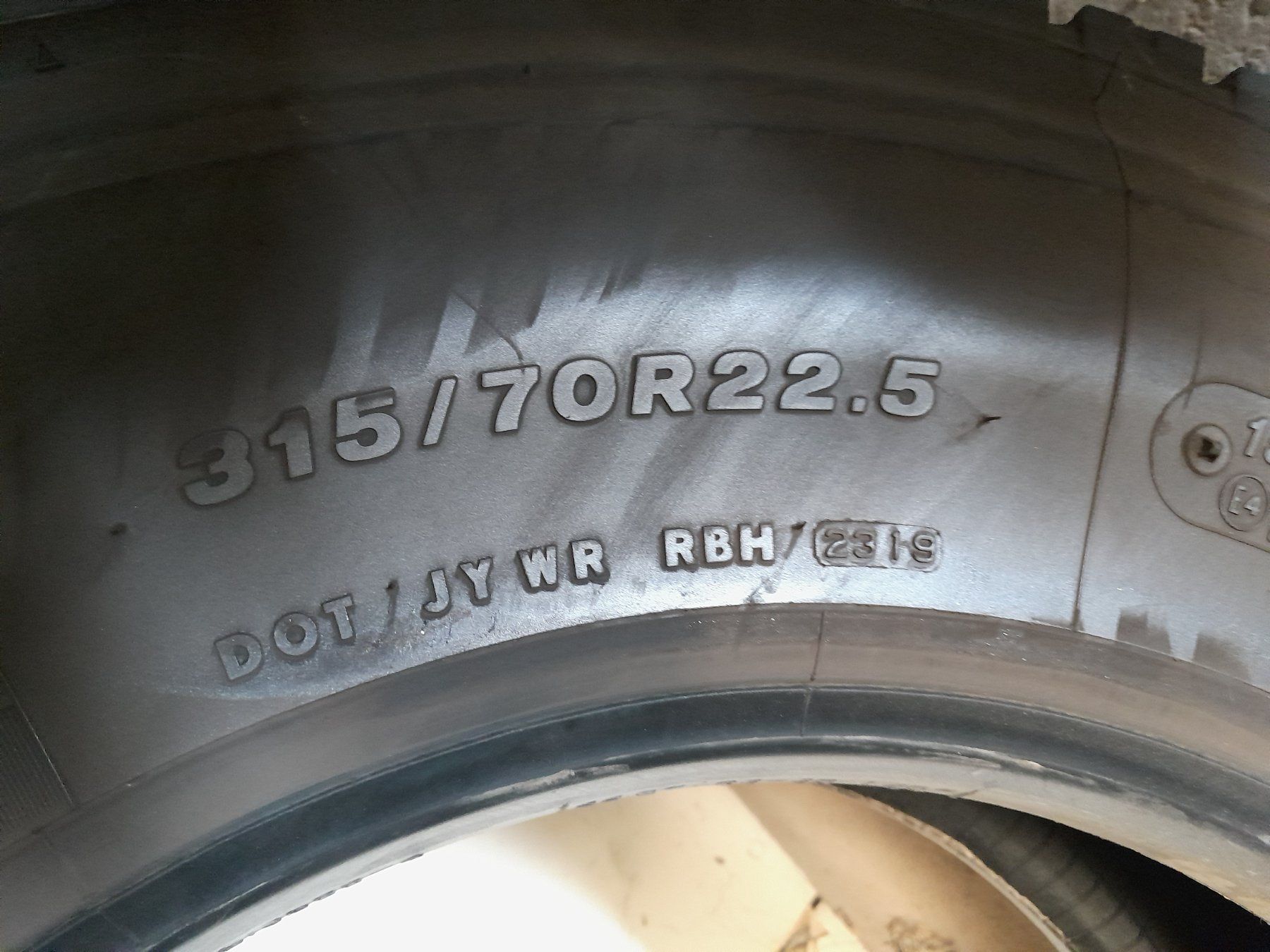 Bridgestone Pneumatici & Ruote complete: 2x Bridgestone 315/70 R 22.5 – Usato da Nesslau venduto da Altherr12 3