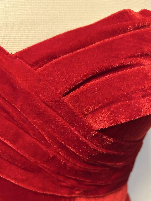 Kleider: Samtkleid neu, Gr.36-38 – Gebraucht aus Romanshorn von valena01 2