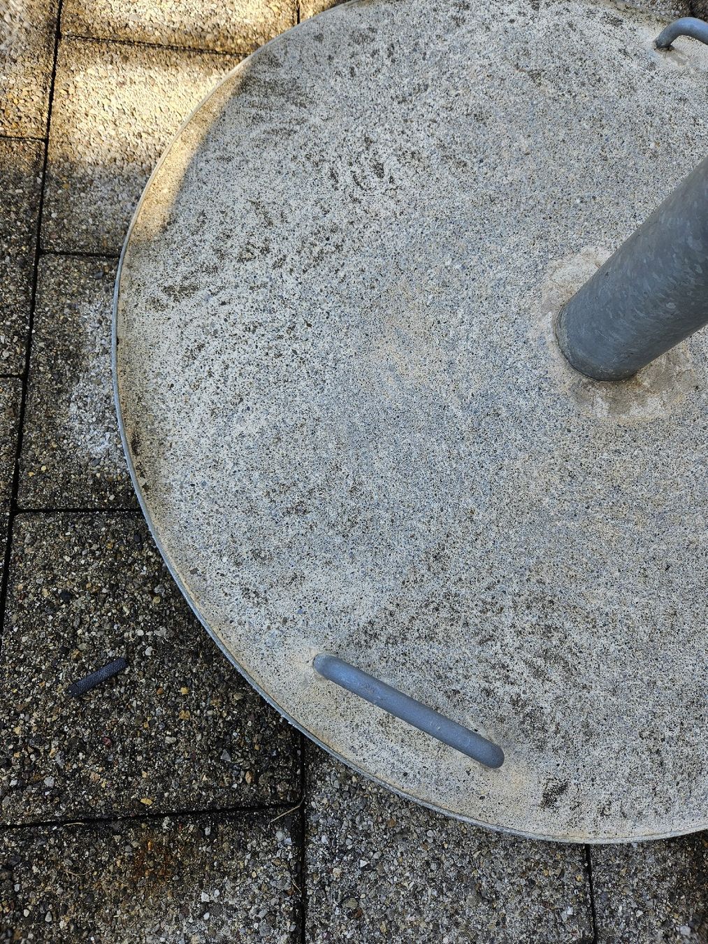 Sonstiges: grosser Sonnenschirmständer Stein Durchmesser 64cm – Gebraucht aus Haslen GL von Sandra40 2
