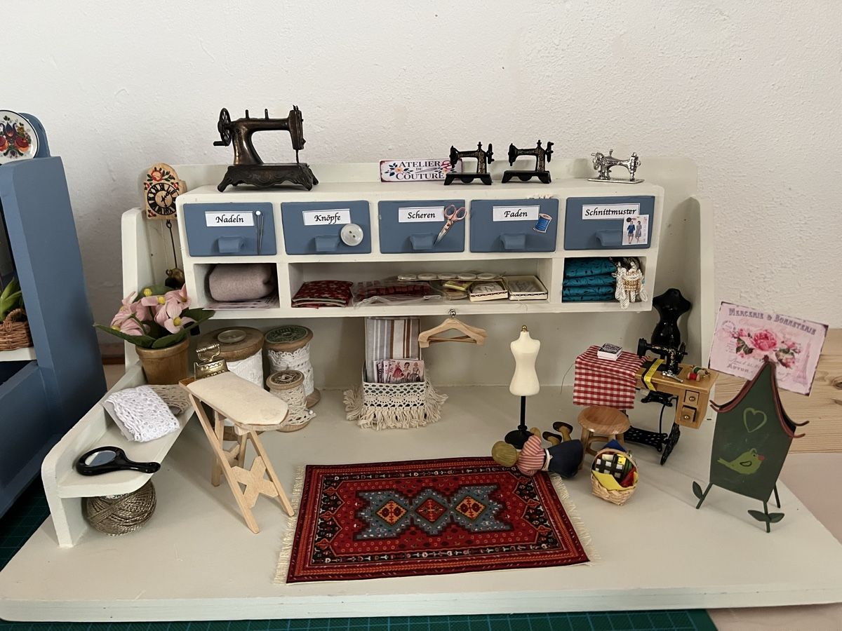 Case e mobili per bambole: Puppenstube Schneiderei – Usato da Arboldswil venduto da CJDA 5