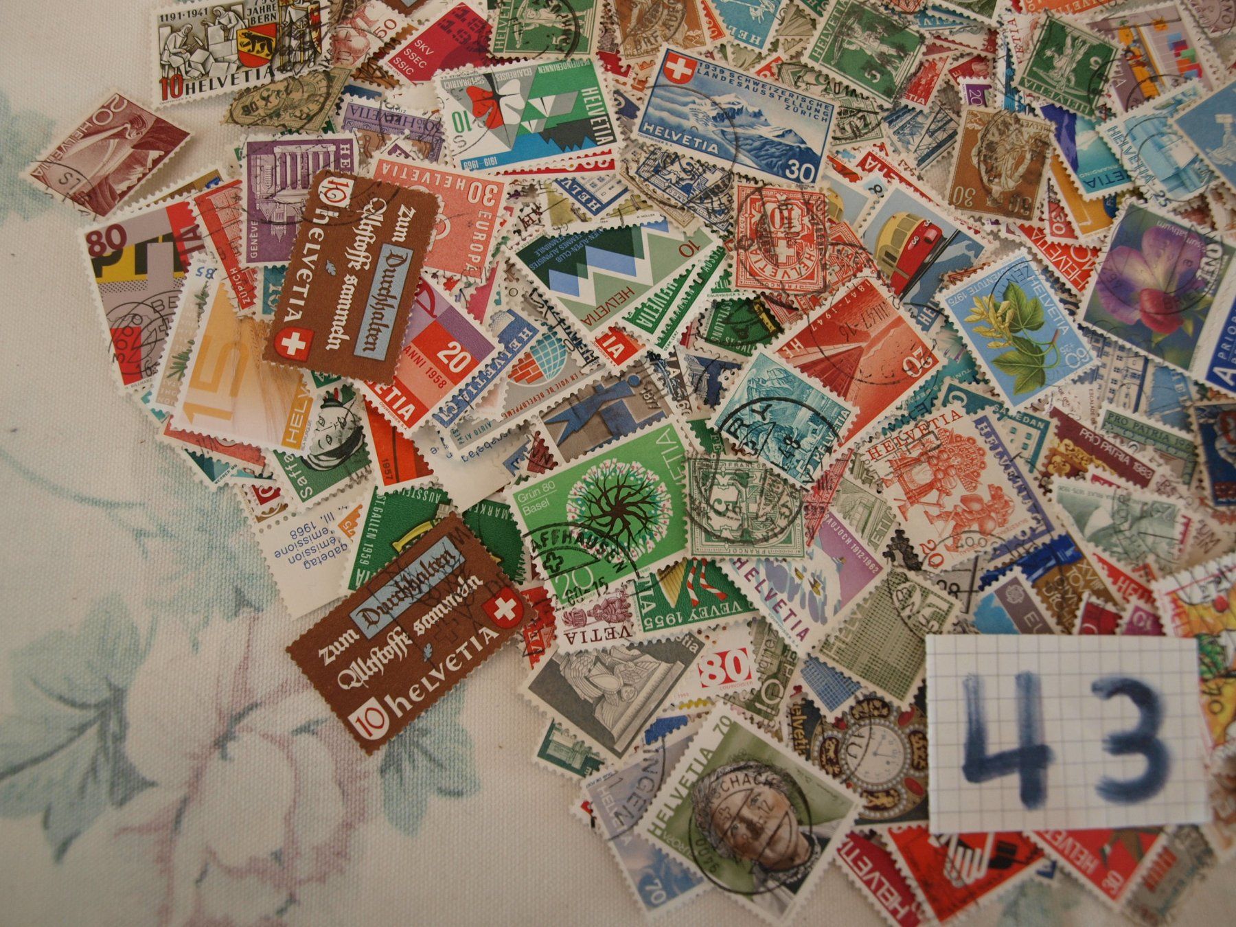 Tutti i francobolli: 1000 Schweizer Briefmarken über 70g Gebraucht siehe Bilder – Usato da Aarau venduto da Marcele0 4