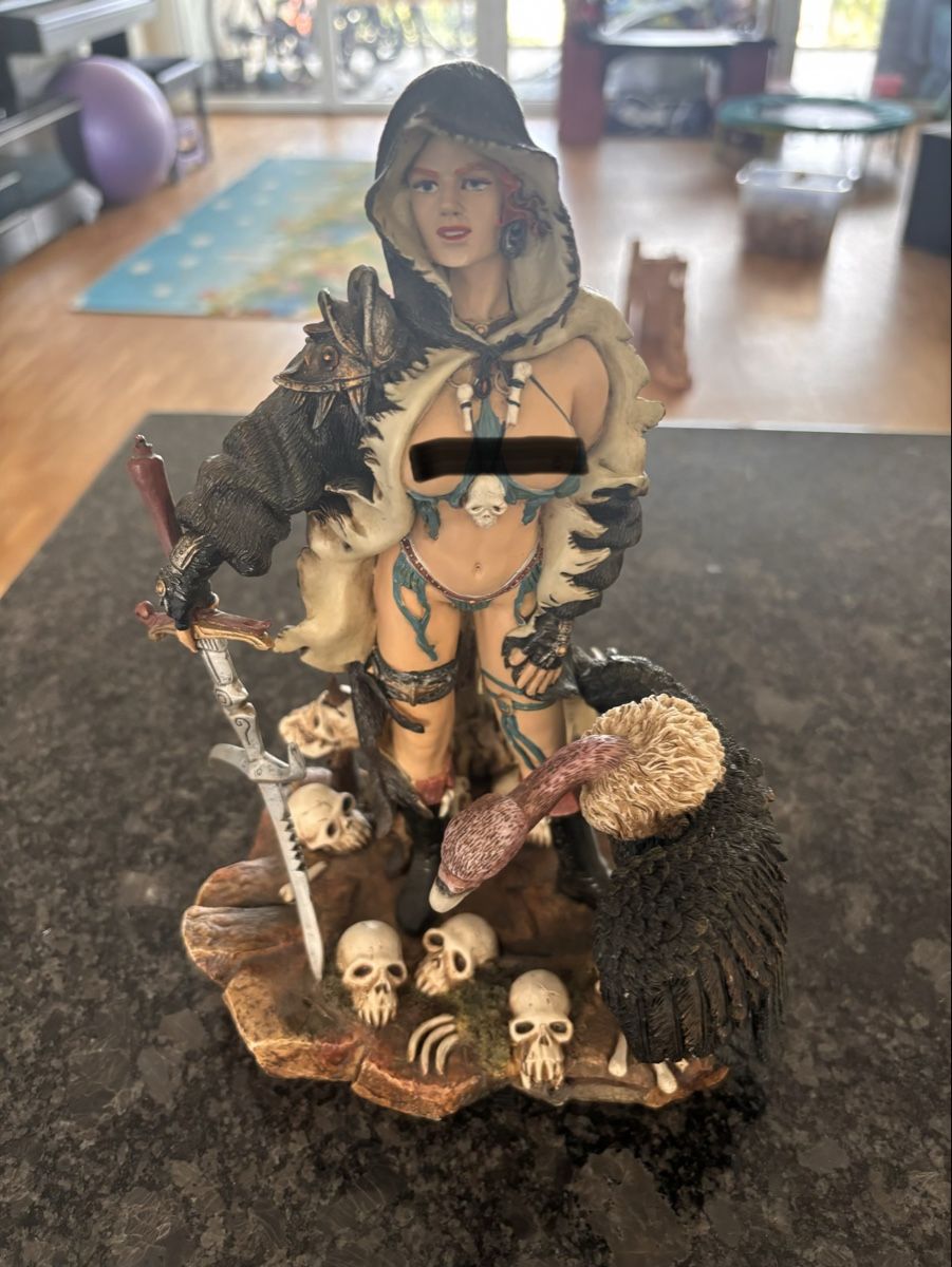 Figuren: Veronese 1997 Barbarin mit Geier – Gebraucht aus Zürich von ne0phis