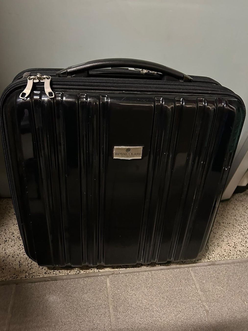 Altro in Aeronautica: Piccolo trolley nero lucido Royal Class – Usato da Melano venduto da H-Sara