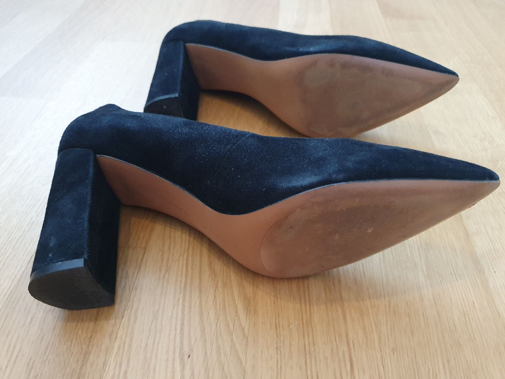 Banana Republic Damenschuhe: Schöner Pump schwarz wildleder – Gebraucht aus Wettingen von __Dom__ 5