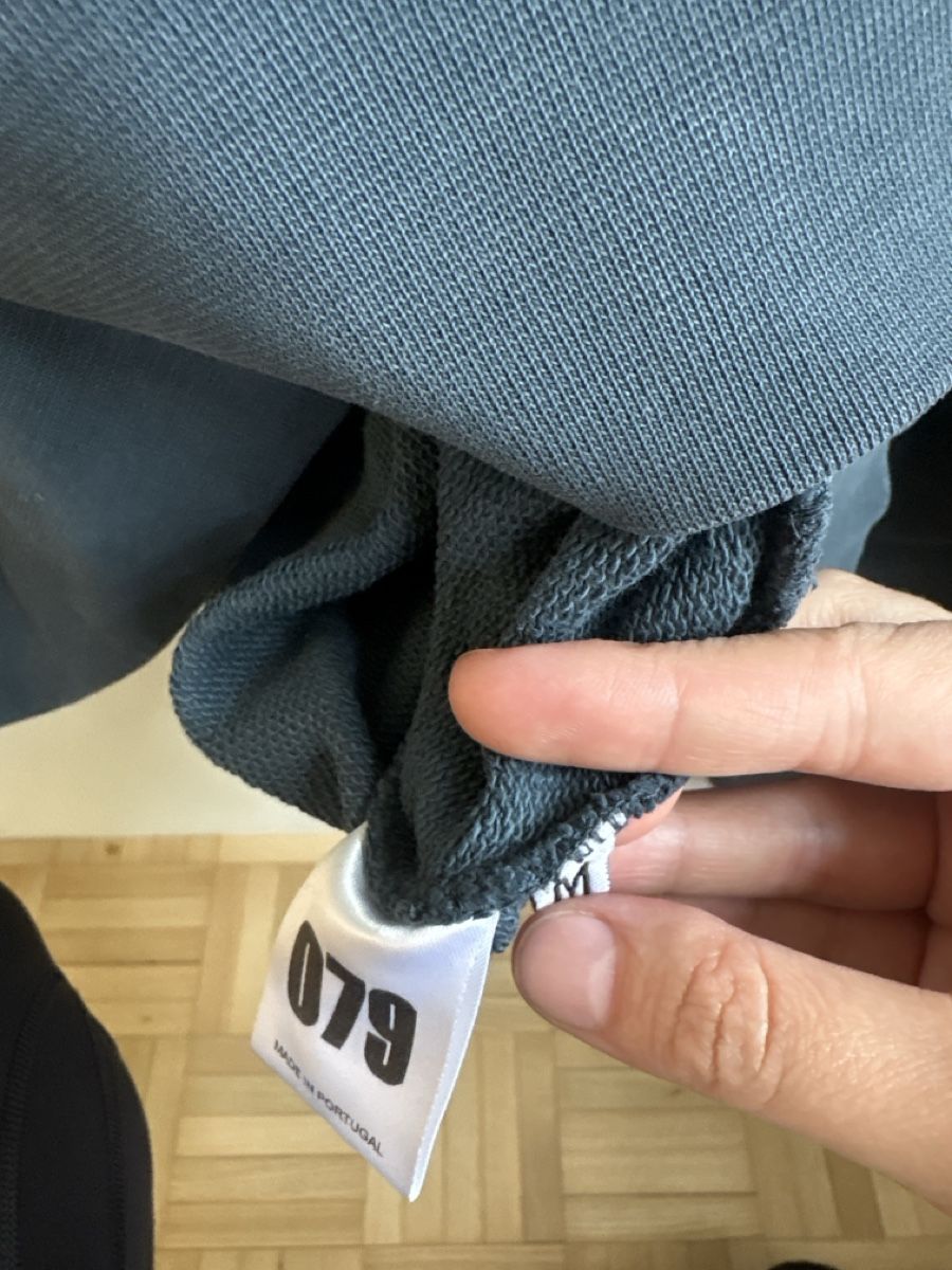Maglioni & Felpe: 079 Hoodie grösse M – Usato da Zürich venduto da ritzo1 1