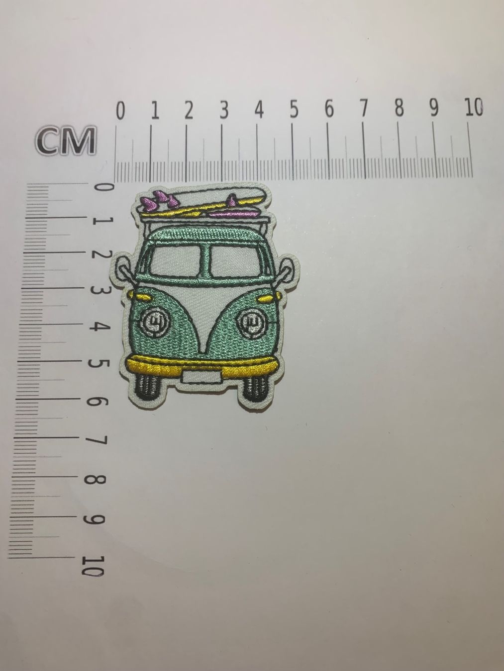 Toppe: VW Bus T1 Surf Badge, Patch, Bügelbild – Nuovo e nell'imballaggio originale da Ostermundigen venduto da Mcone 1