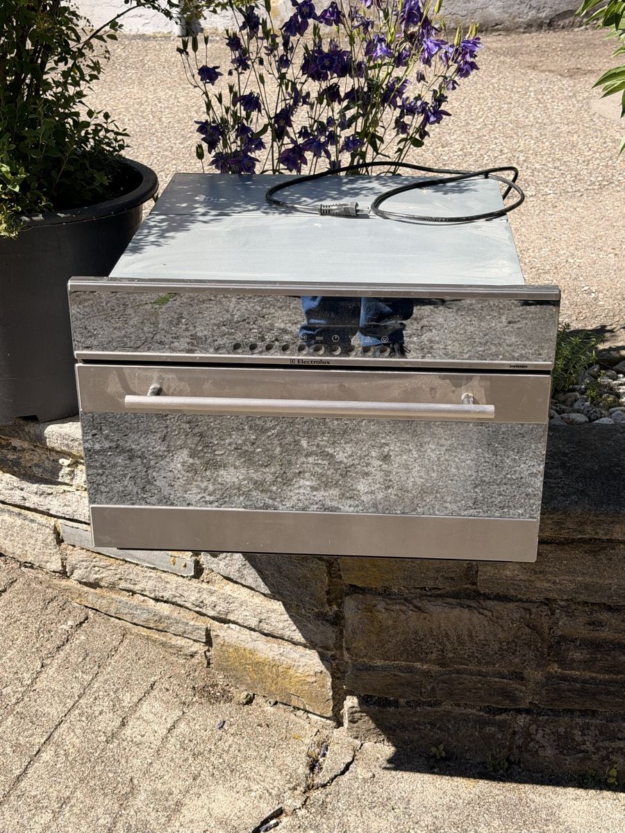 Electrolux Elettrodomestici da cucina: Electrolux Kompaktbackofen EBCSL90CN mit Mikrowelle – Usato da Luzern venduto da Scoba