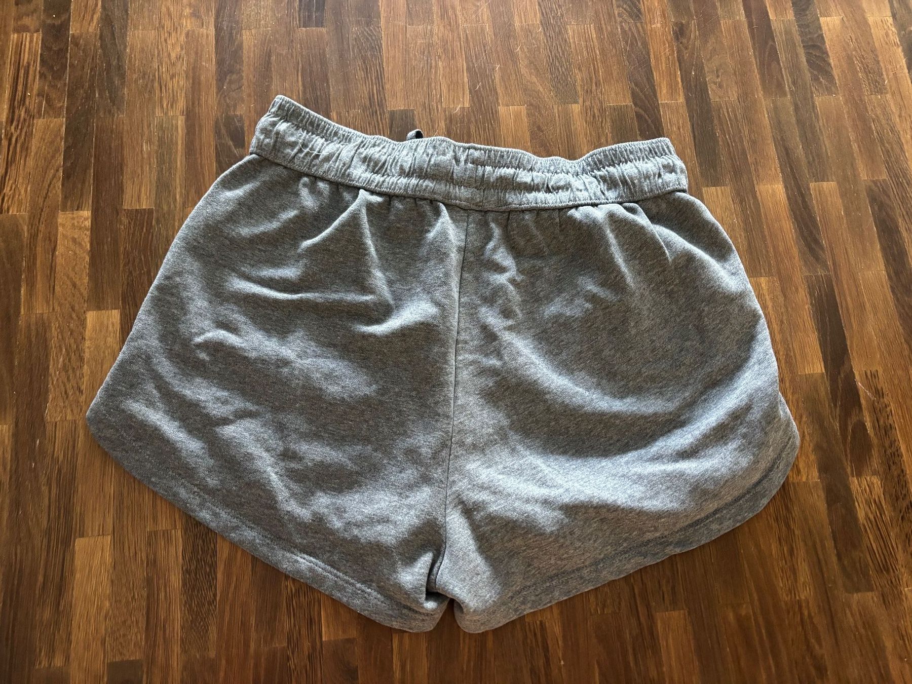 H&M Pantaloni: H&M Shorts grau Grösse S – Usato da Hinwil venduto da liviipivii 2