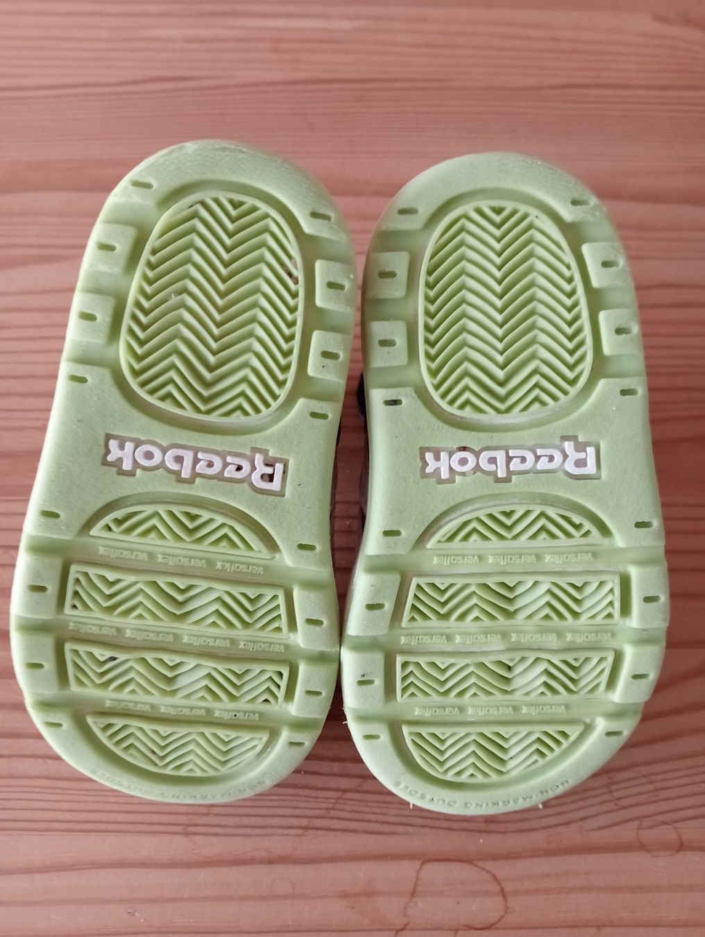 Reebok Scarpe per ragazzi: Kinderschuhe/Babyschuhe Reebok, Gr. 19.5 – Usato da St.Niklausen LU venduto da Wirdbereitsverwendet 4