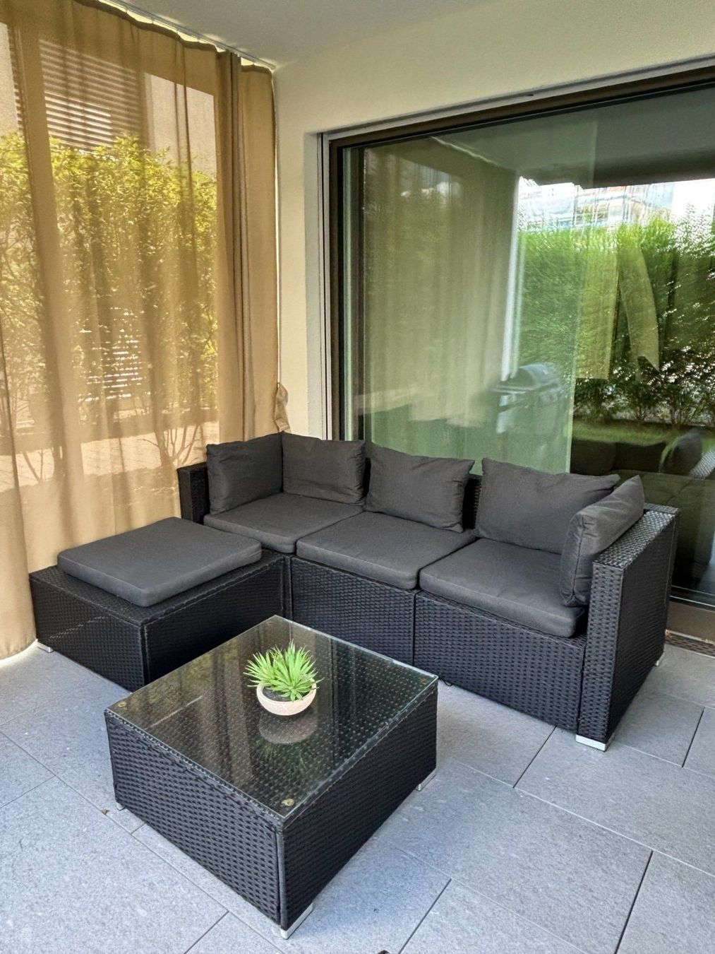 Sofas: Gartenlounge 3er Sofa, Sessel, Hocker und Tisch – Gebraucht aus Lachen SZ von sandraspagnuolo 1