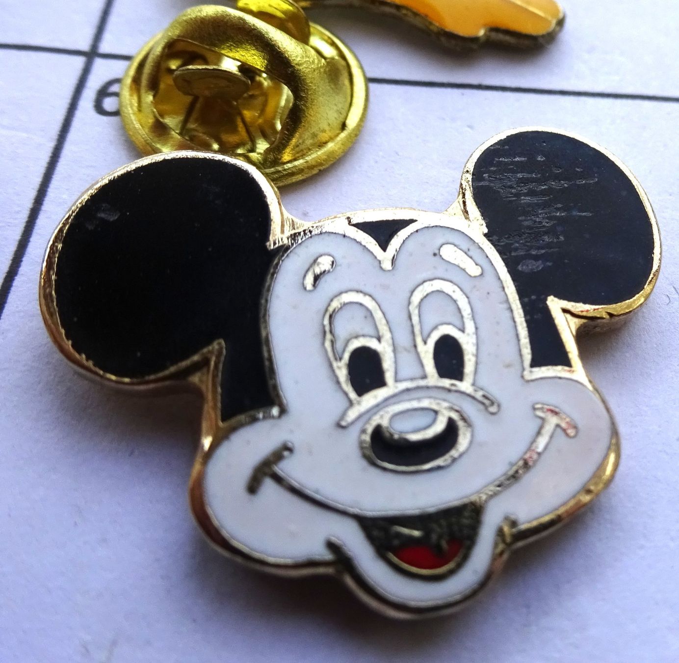 Placchette & Badge: Pin Micky Maus Kopf – Usato da Utzenstorf venduto da BUtter81