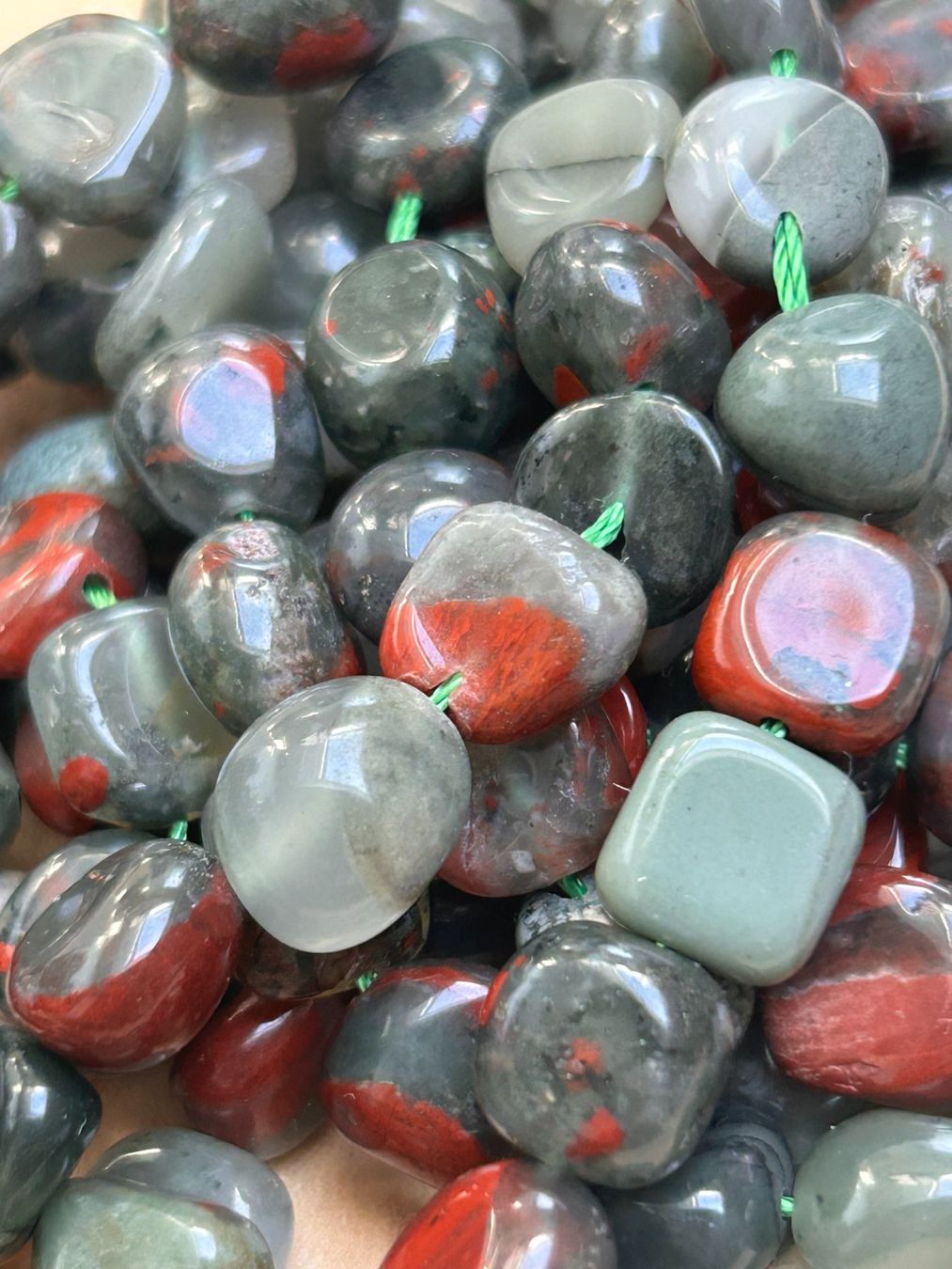 Pietre preziose: Strang echte Blood Stone Nuggets / stone 8-10 mm – Nuovo e nell'imballaggio originale da Niederrohrdorf venduto da Ytobi