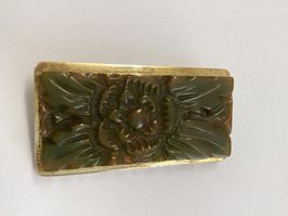 Antike Brosche Art Deco, Bakelit geschnitzt auf Messing