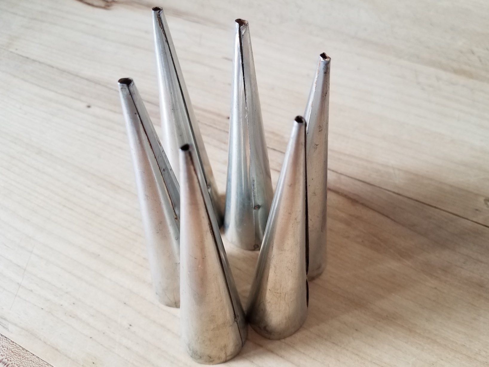 Backformen: 6 Cornet Formen Cremerollen Vanille Backform Schillerlocken – Gebraucht aus Rorschacherberg von Marubium 1