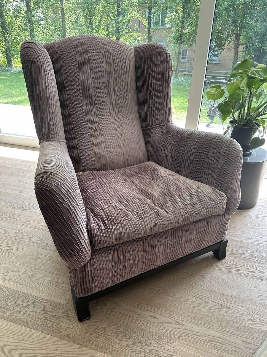 Poltrone: Wingback Armchair purple fabric good condition – Usato da Zürich venduto da annapotemkina 1