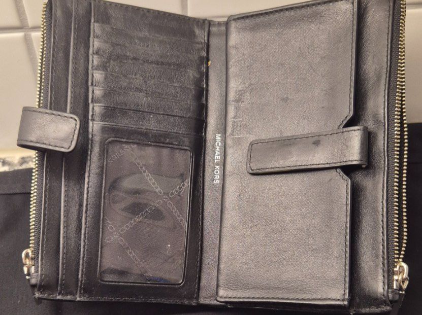 Michael Kors Portamonete: Portefeuille wallet Mickael Kors – Usato da Basel venduto da myr_m6b7 2