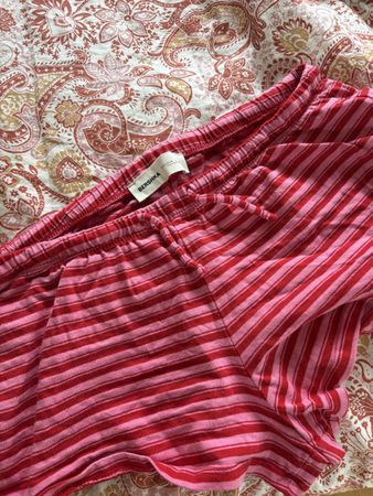 Bershka Shorts pink/rot gestreift Gr. M