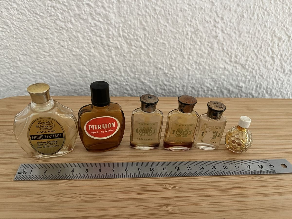 Parfum & Eau de Toilette: Parfumflaschen mini  – Gebraucht aus Lengnau AG von Schmitzli05 3